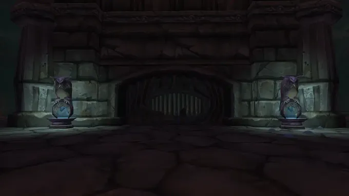 WoW Forever gates of Barrow Deeps Prison, hiding a mysterious figure in the back, the gates are surrounded by two owl statues